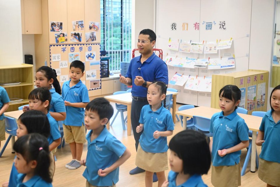 Minister for Education Desmond Lee joining a Chinese lesson at MK@Oasis Kindergarten on July 8.  ST PHOTO: AZMI ATHNI