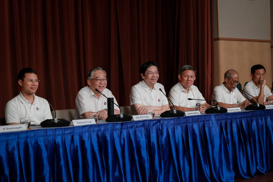 Prime Minister Lawrence Wong (third from left) and members of his current Cabinet (from left) Desmond Lee, Gan Kim Yong, Chan Chun Sing, Masagos Zulkifli and Ong Ye Kung at the post-election media conference on May 4.ST PHOTO: GAVIN FOO