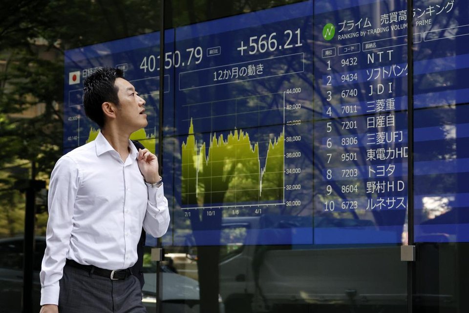 Asian shares edged higher on July 8 after US President Donald Trump suggested that he was still open to additional tariff negotiations.  PHOTO: EPA