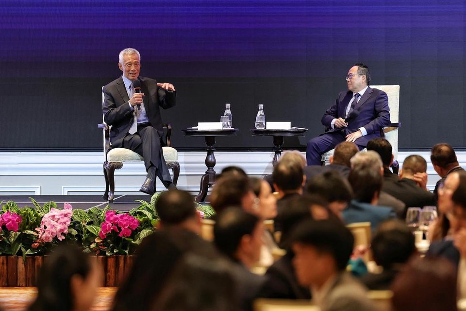 Senior Minister Lee Hsien Loong and Economic Society of Singapore president Euston Quah at the ESS' annual dinner on July 15.  ST PHOTO: KEVIN LIM
