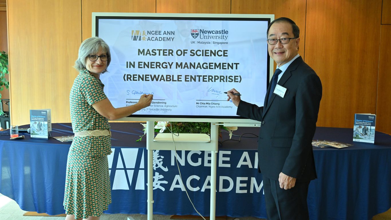 Signing Ceremony - Prof Stephanine Glendinning(L), Mr Chia Mia Chiang (R)