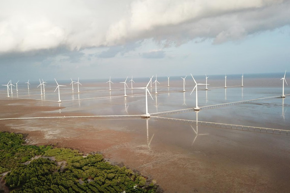 Renewable energy from Vietnam, particularly wind, may be set for export to Malaysia and Singapore via an undersea cable.PHOTO: ST FILE